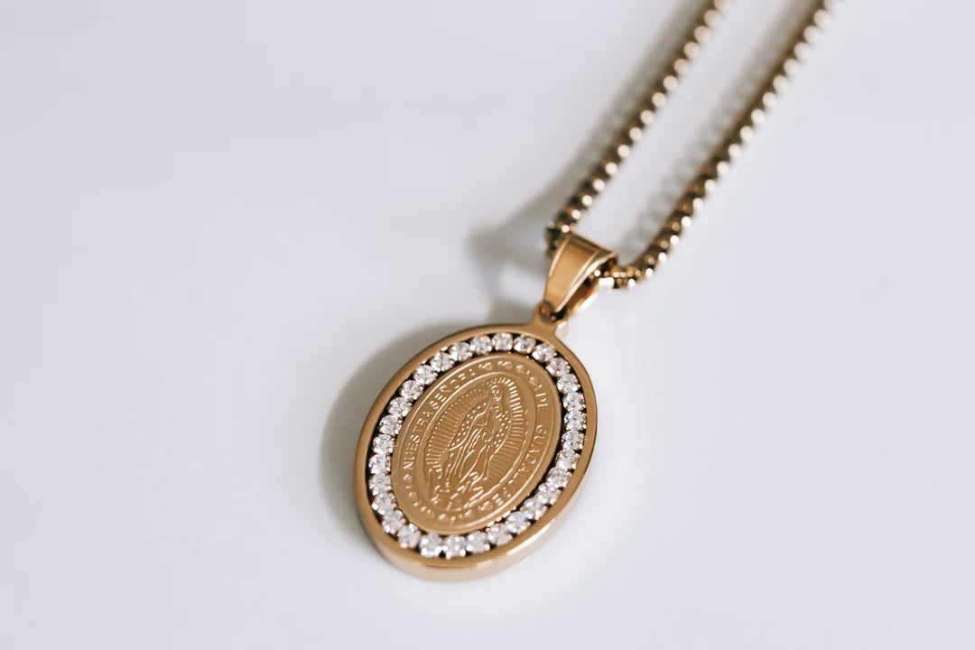 Sainte Céleste Chain